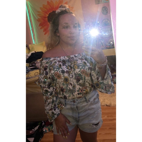 Meet your posher, Bailee - Picture 3 of 4